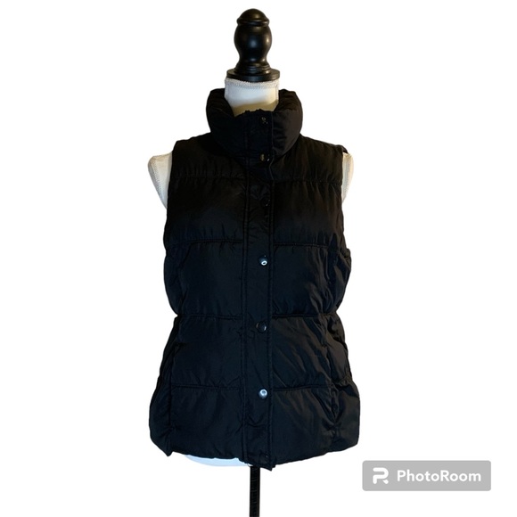 Old Navy Black Puffer Vest with Pockets Size Medium - Picture 1 of 16